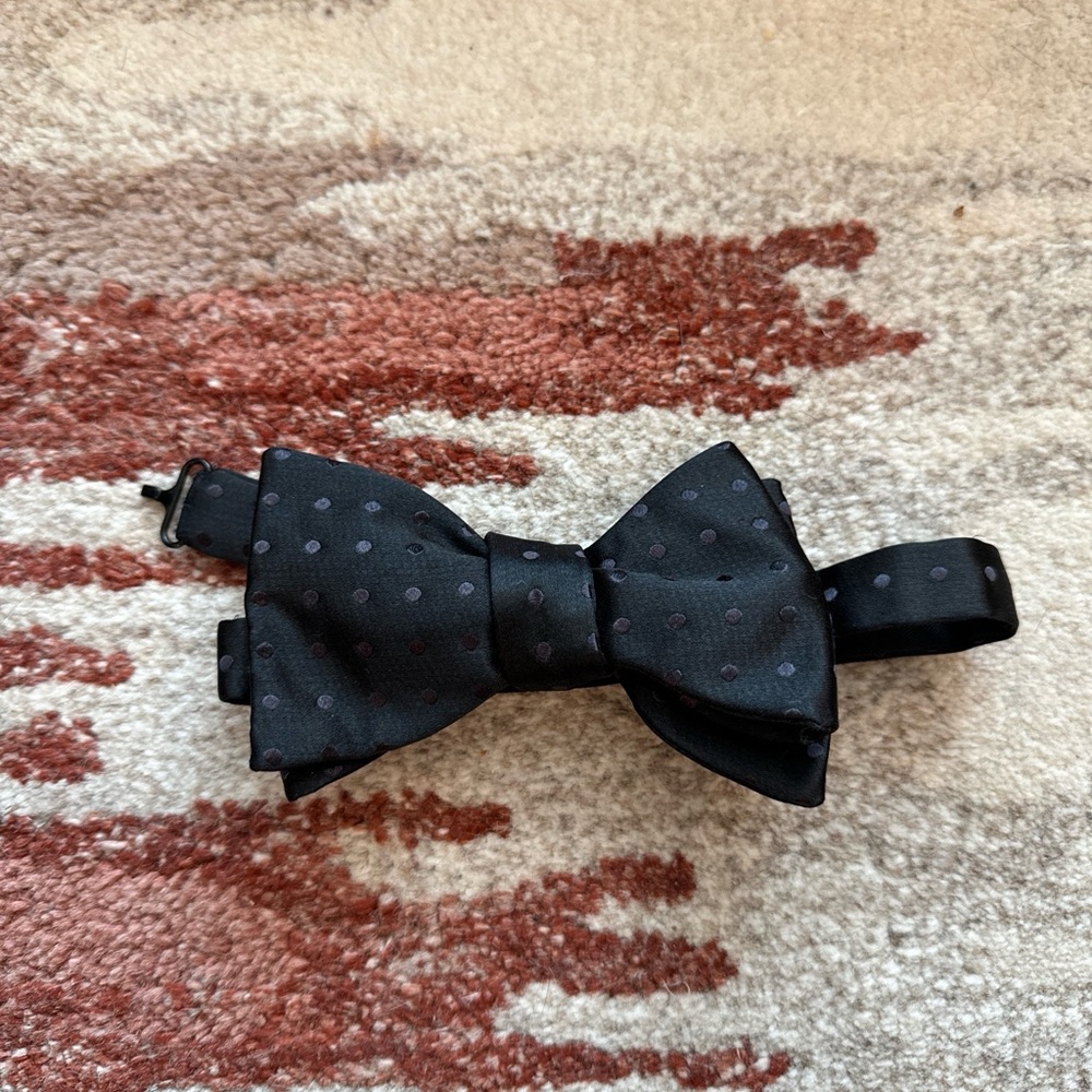 New Without Tags Eton Black Dotted Bow Tie 100% Silk